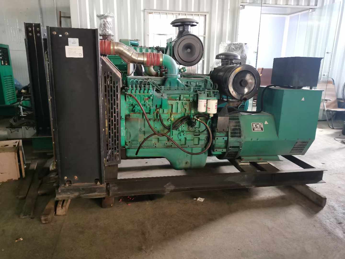 晴隆发电机租赁如何确定电缆的承载电流是否在安全范围内？